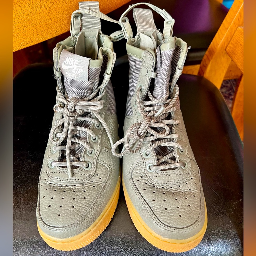 Nike Air Force 1 size 6 missing straps